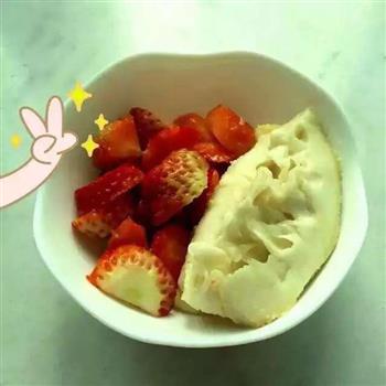 草莓释迦果酸奶的做法图解2