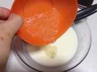 酸奶慕斯蛋糕的做法步骤7