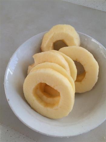 甜甜苹果圈的做法步骤2