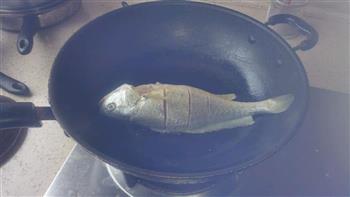 干煎黄花鱼的做法步骤6