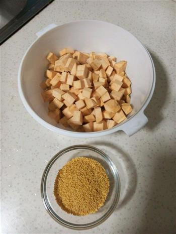 小米红薯粥的做法步骤1