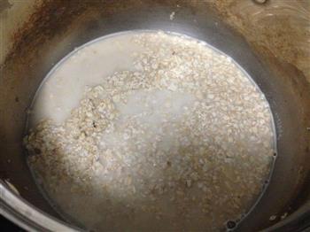 蔓越莓干松子牛奶燕麦粥的做法图解3