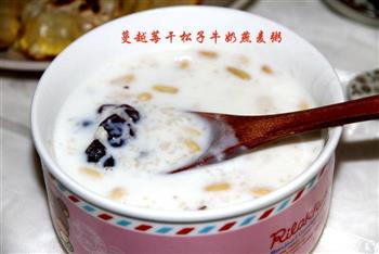 蔓越莓干松子牛奶燕麦粥的做法图解7