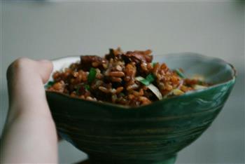 香菇腊肉红米饭的做法步骤5