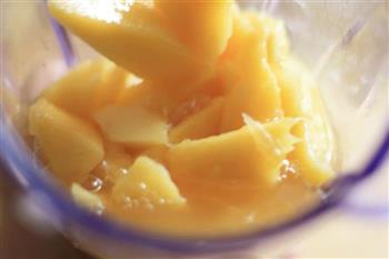 芒果椰奶冻的做法步骤2