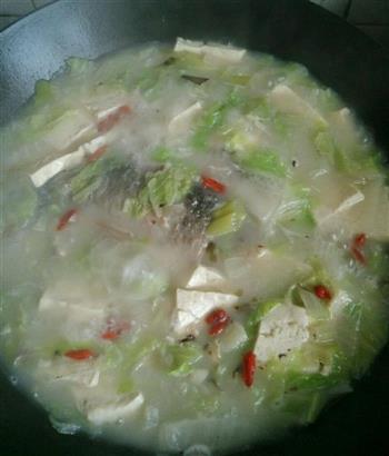 鲫鱼白菜豆腐汤的做法步骤5