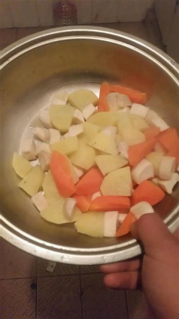 土豆鸡块咖喱饭的做法步骤1