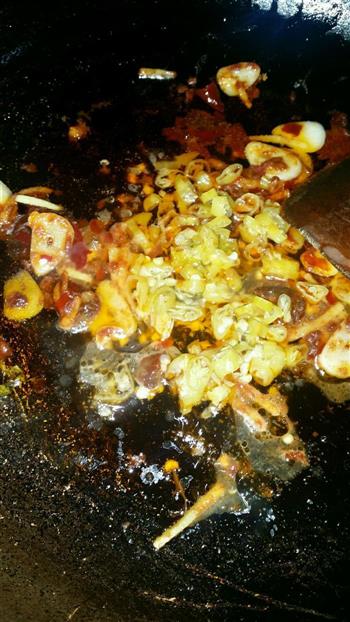 酸菜肥牛金针菇煲的做法步骤9