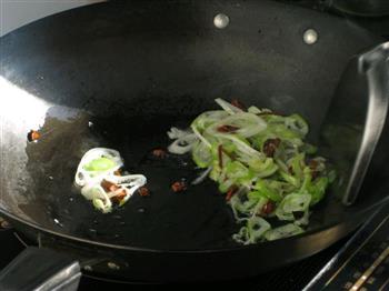 五花肉炖酸菜的做法图解7