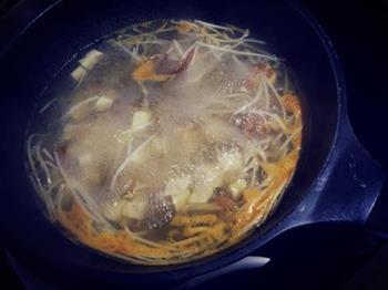 明太鱼丝干绿芽汤的做法步骤3