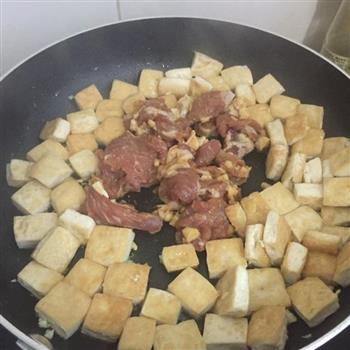 香煎豆腐炒肉的做法步骤10