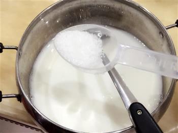 简易版牛奶小方的做法步骤1