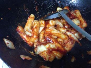 韩式辣白菜炒年糕条的做法步骤6