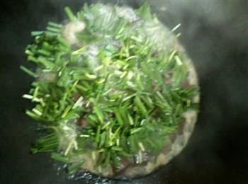 猪红韭菜汤的做法步骤6