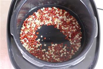 红豆薏米粥的做法图解3