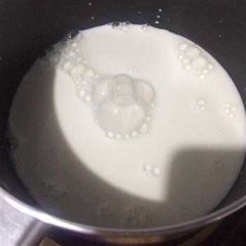 牛奶鸡蛋醪糟的做法步骤2