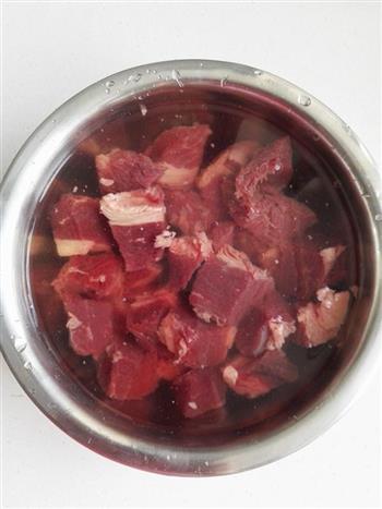 南瓜牛肉汤的做法图解1