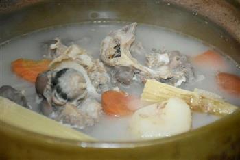 竹蔗红萝卜马蹄羊头汤的做法图解3
