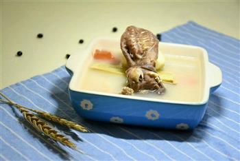 竹蔗红萝卜马蹄羊头汤的做法图解4