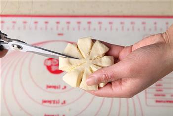 魅力十足的椰蓉花朵面包的做法图解10