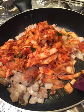 韩式五花肉泡菜炒年糕的做法步骤3