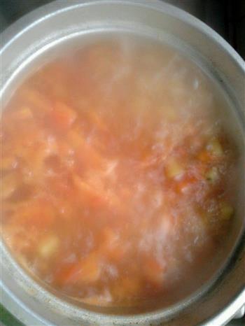 番茄土豆饺子汤的做法步骤3