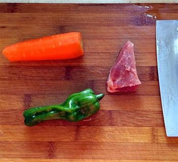 胡萝卜炒肉片的做法步骤1