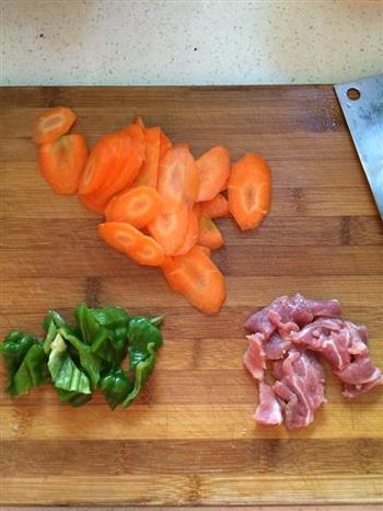 胡萝卜炒肉片的做法步骤2