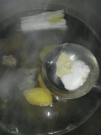 海带排骨汤的做法图解3