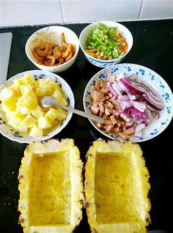凤梨海鲜炒饭的做法步骤3