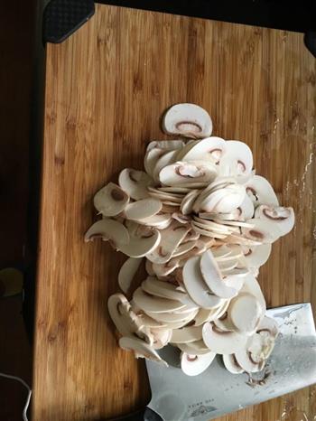 韭菜蘑菇烧肉沫的做法图解2