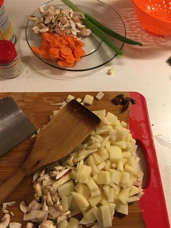 腊肠土豆焖饭的做法步骤1