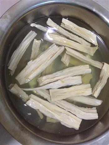 黄瓜拌腐竹的做法步骤2