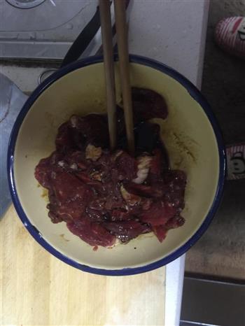 蒜苔炒肉的做法步骤1