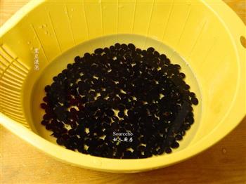 黑豆莲藕排骨汤的做法步骤2