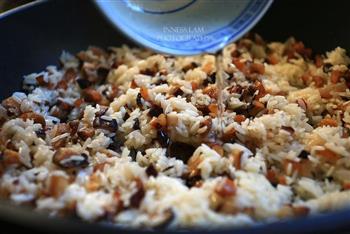 广式生炒糯米饭的做法步骤7