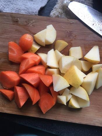 苹果胡萝卜糖水-美味的肠道情节夫的做法步骤1