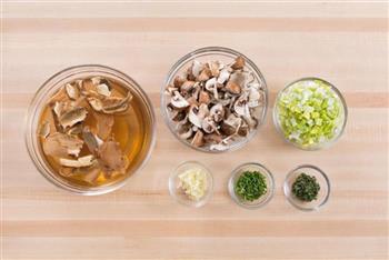 轻食-牛肝菌与混合菌菇意大利调味饭的做法步骤1