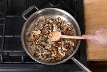 轻食-牛肝菌与混合菌菇意大利调味饭的做法步骤2