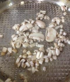 蘑菇奶油浓汤的做法步骤1