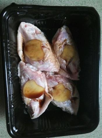 香菇鸡翅配土豆条的做法步骤1