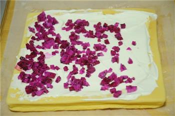 火龙果奶油蛋糕卷的做法图解9