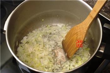 意式海鲜浓汤的做法步骤2