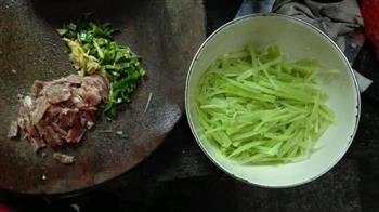 莴笋炒肉片的做法步骤1