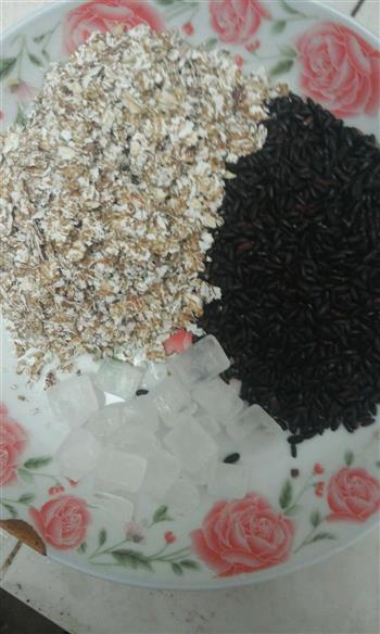 黑香米黑燕麦养生粥的做法图解1