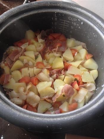 土豆胡萝卜腊肉焖饭的做法步骤5