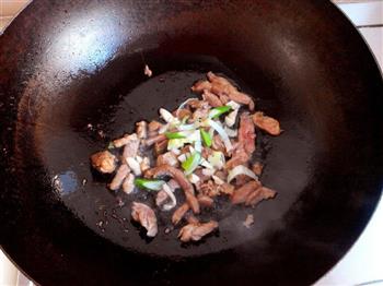 香菇炒肉的做法步骤5