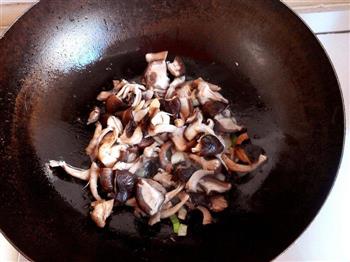香菇炒肉的做法步骤6