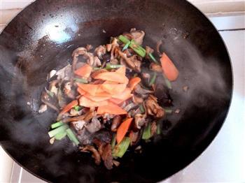 香菇炒肉的做法步骤9