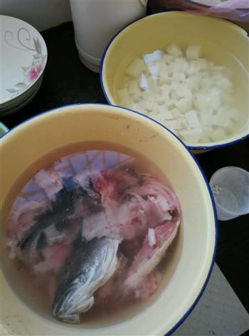 香菇豆腐鱼汤的做法步骤1